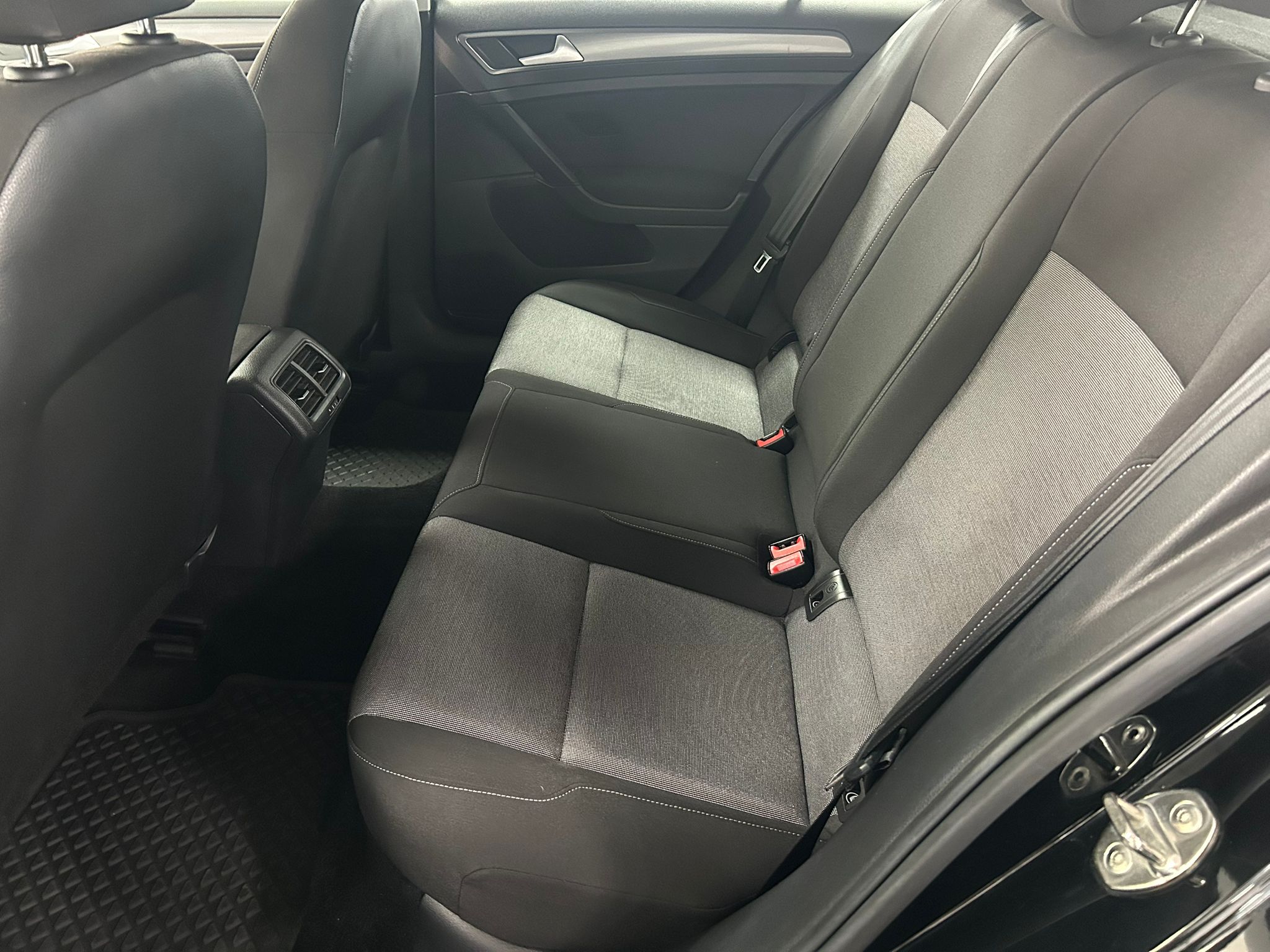 VOLKSWAGEN Golf Edition 1.2tsi