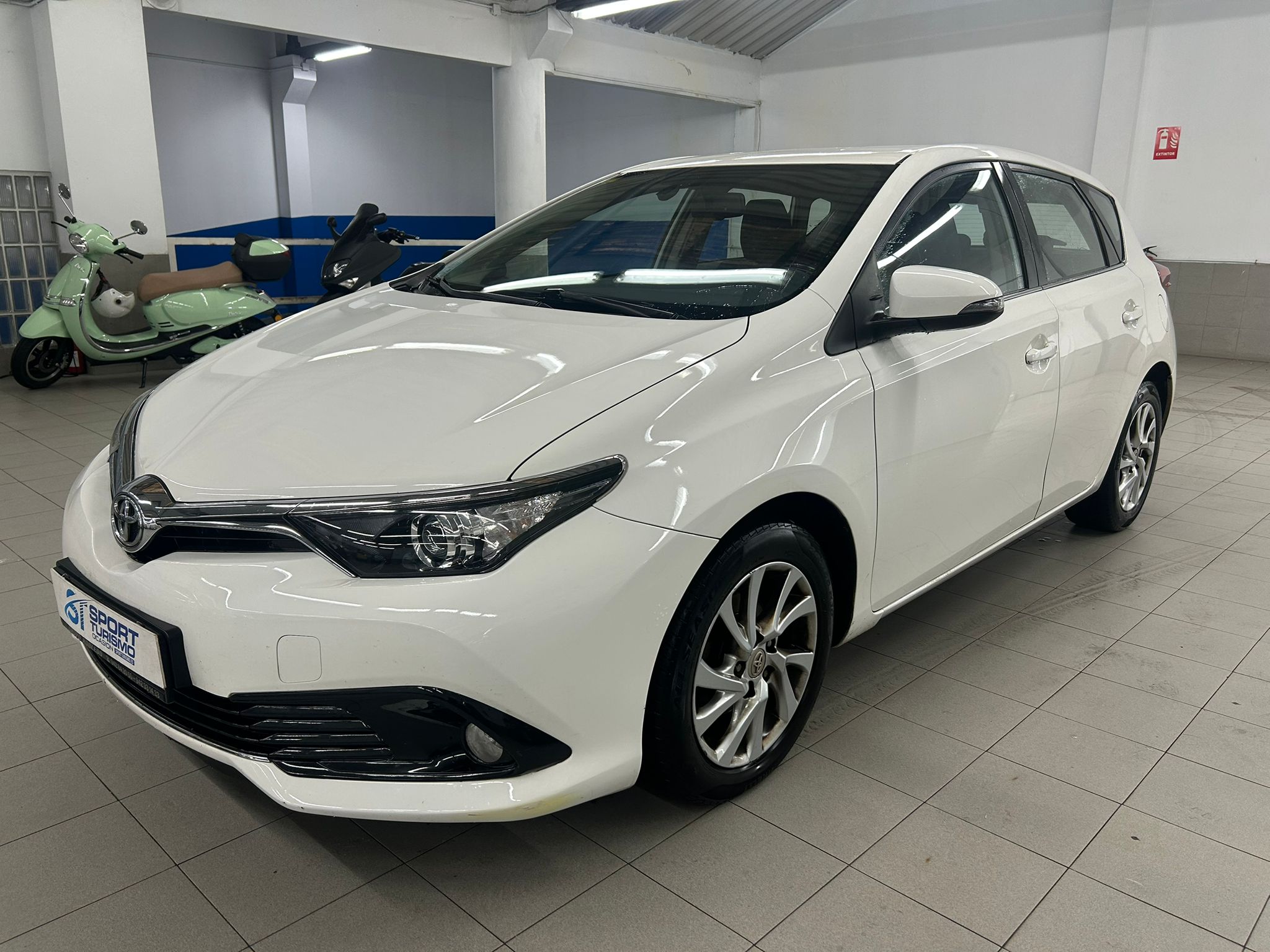 TOYOTA AURIS 1.2T ACTIVE