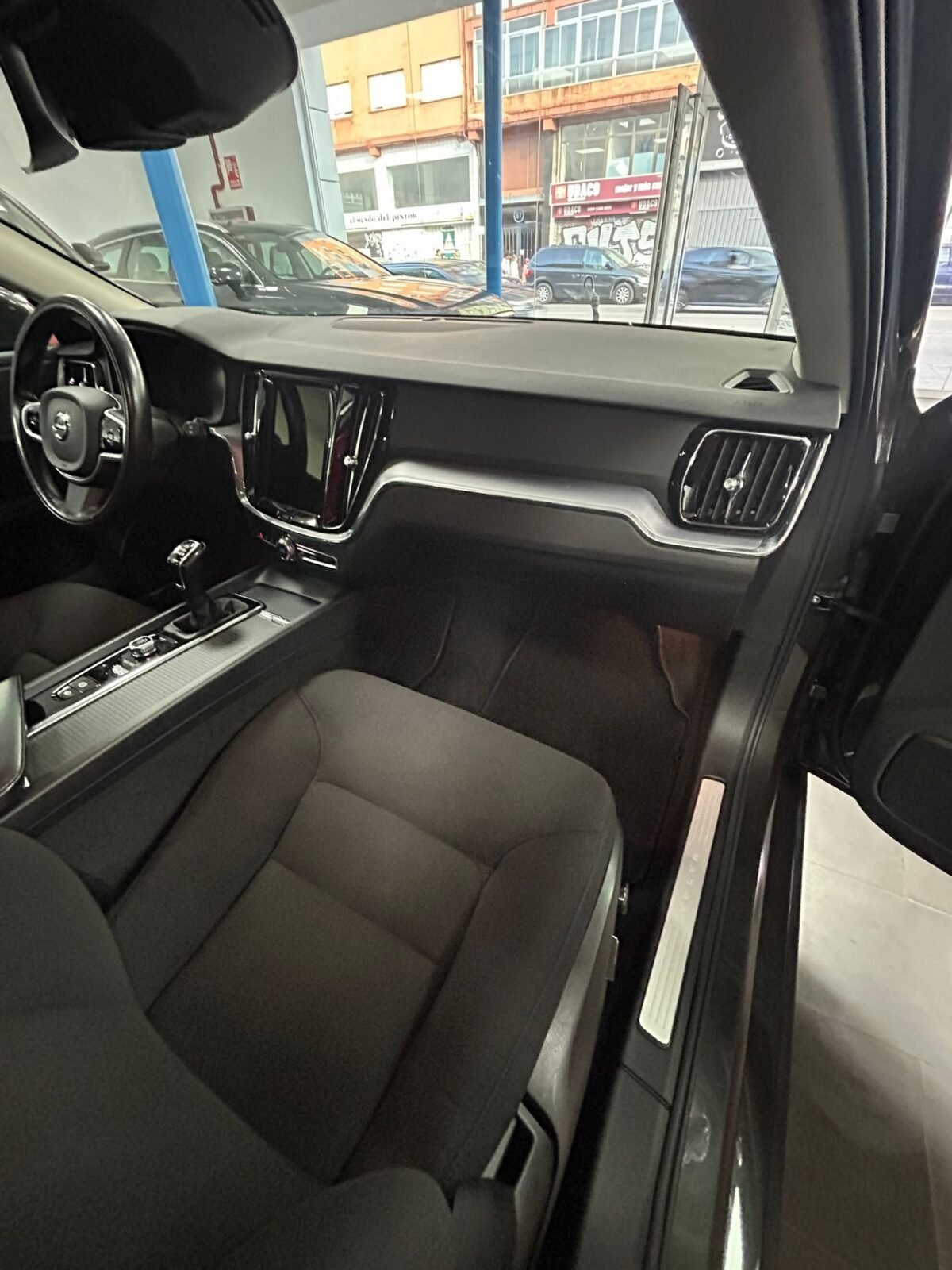 VOLVO V60 D3 Momentum Pro